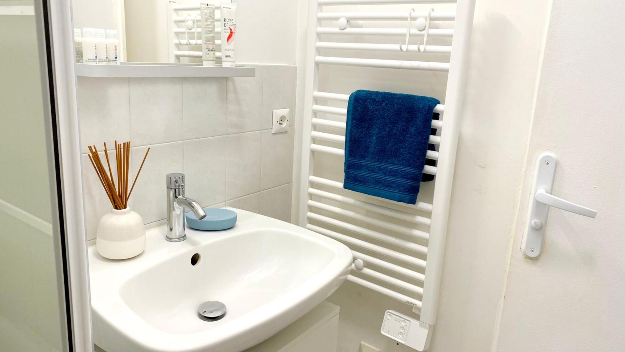 Ferienwohnung Studio Cosy Au Pied De La Gare De Cergy Le Haut - 35 Min De Paris Exterior foto